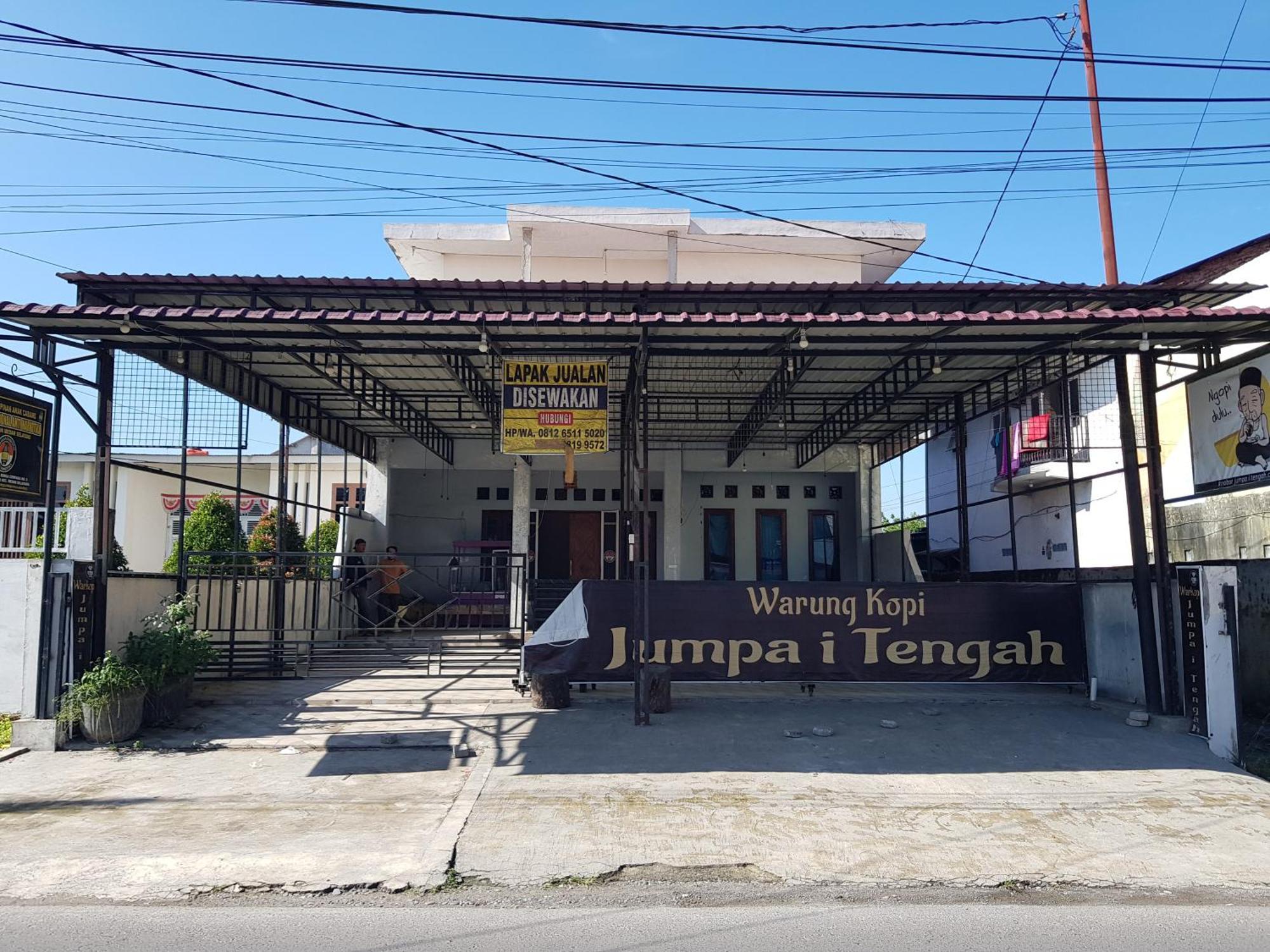 Oyo 93162 Cempaka Syariah Hotel Medan Exterior photo