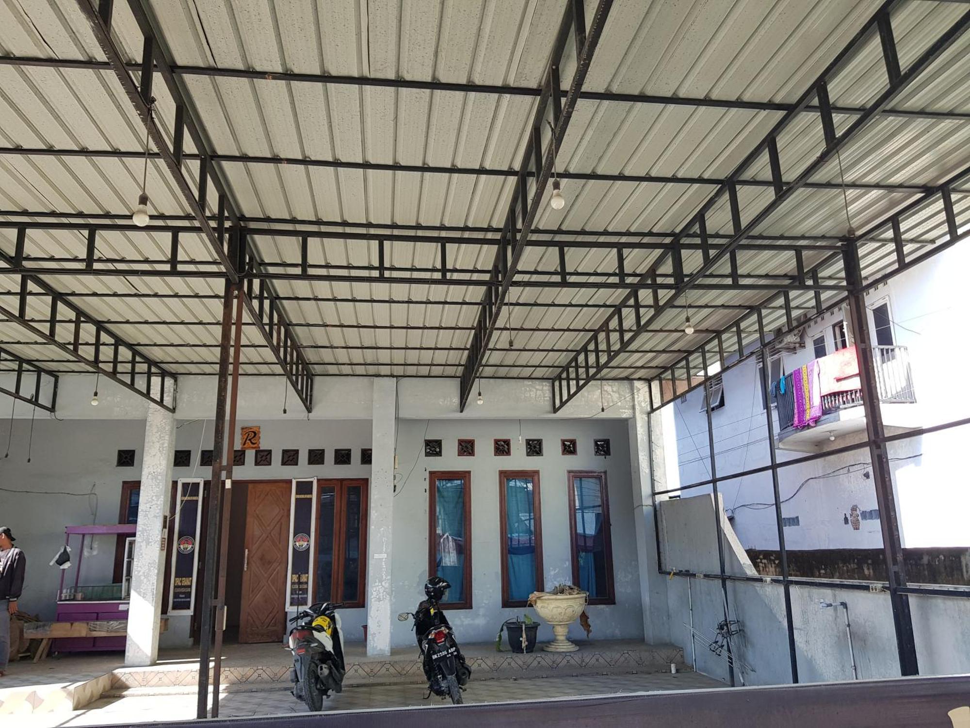 Oyo 93162 Cempaka Syariah Hotel Medan Exterior photo